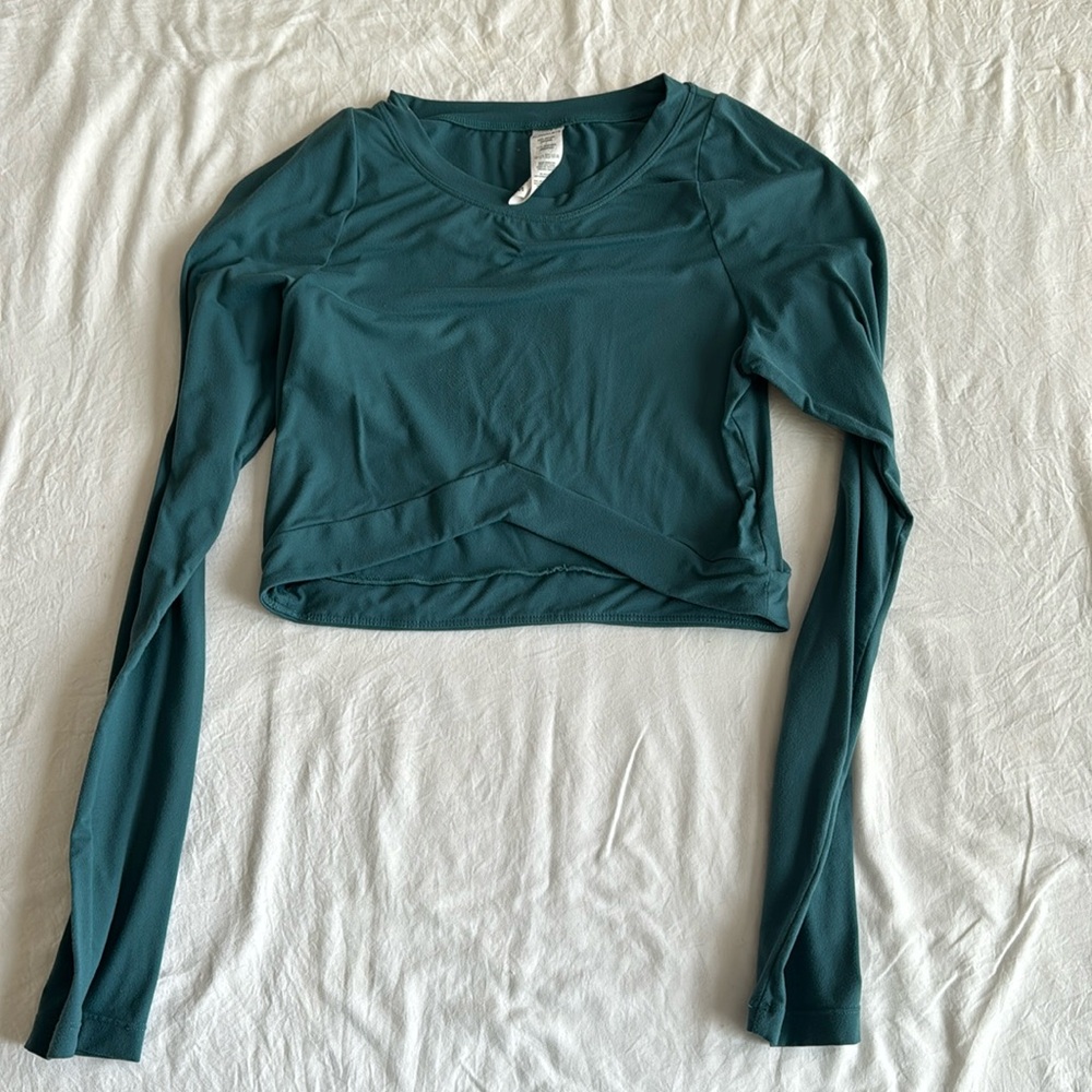 Alphalete Longsleeve Cropped Top